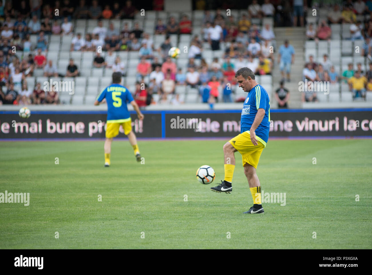 CLUJ, Roumanie - 16 juin 2018 Football : l'équipe d'or jouant un match amical contre Barcelone lors de la fête sportive des légendes Banque D'Images