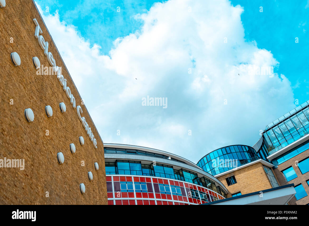 Centre de télévision dans la région de Shepherd's Bush autrefois la maison de la BBC depuis 1959 est maintenant un développement de leur logement et de leurs loisirs. Banque D'Images