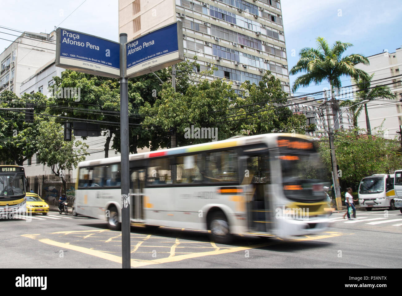 Placa indicativa com o nome da Praça Afonso Pena, Tijuca na zona norte da Cidade do Rio de Janeiro. L'accès à l'Afonso Pena presidente do Brasil de 1906 a 1909 Banque D'Images