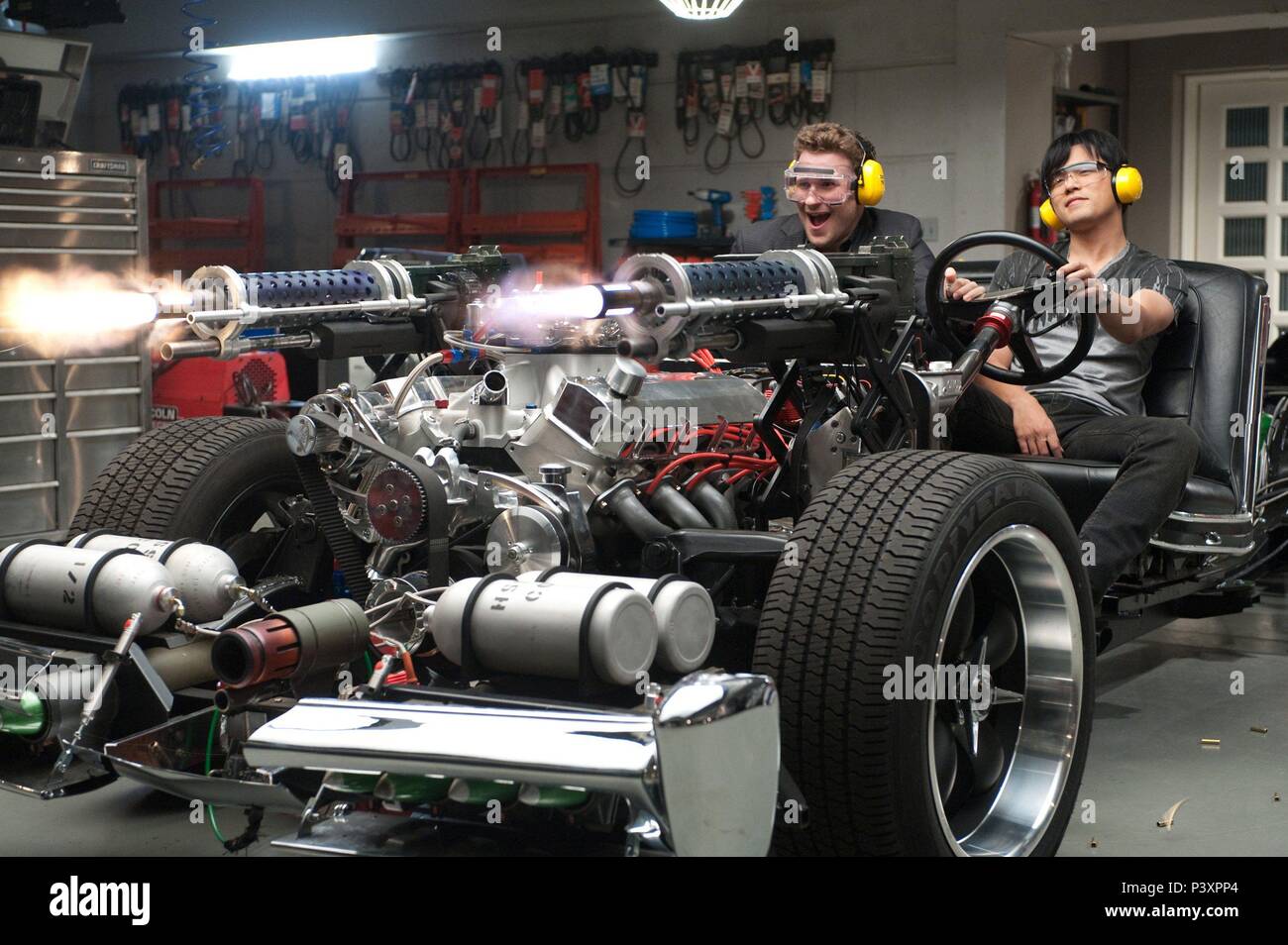 Titre original : The Green Hornet. Titre en anglais : THE GREEN HORNET. Directeur : Michel Gondry Film. Année : 2011. Stars : Seth Rogen, JAY CHOU. Credit : Columbia Pictures / Album Banque D'Images