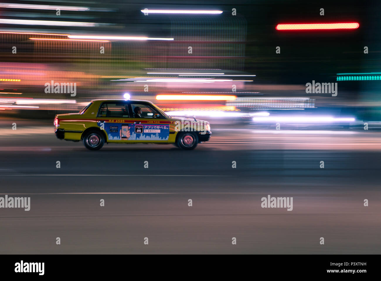 TOKYO, JAPON - 22/05/2018 : de taxi jaune au centre-ville de Tokyo Banque D'Images