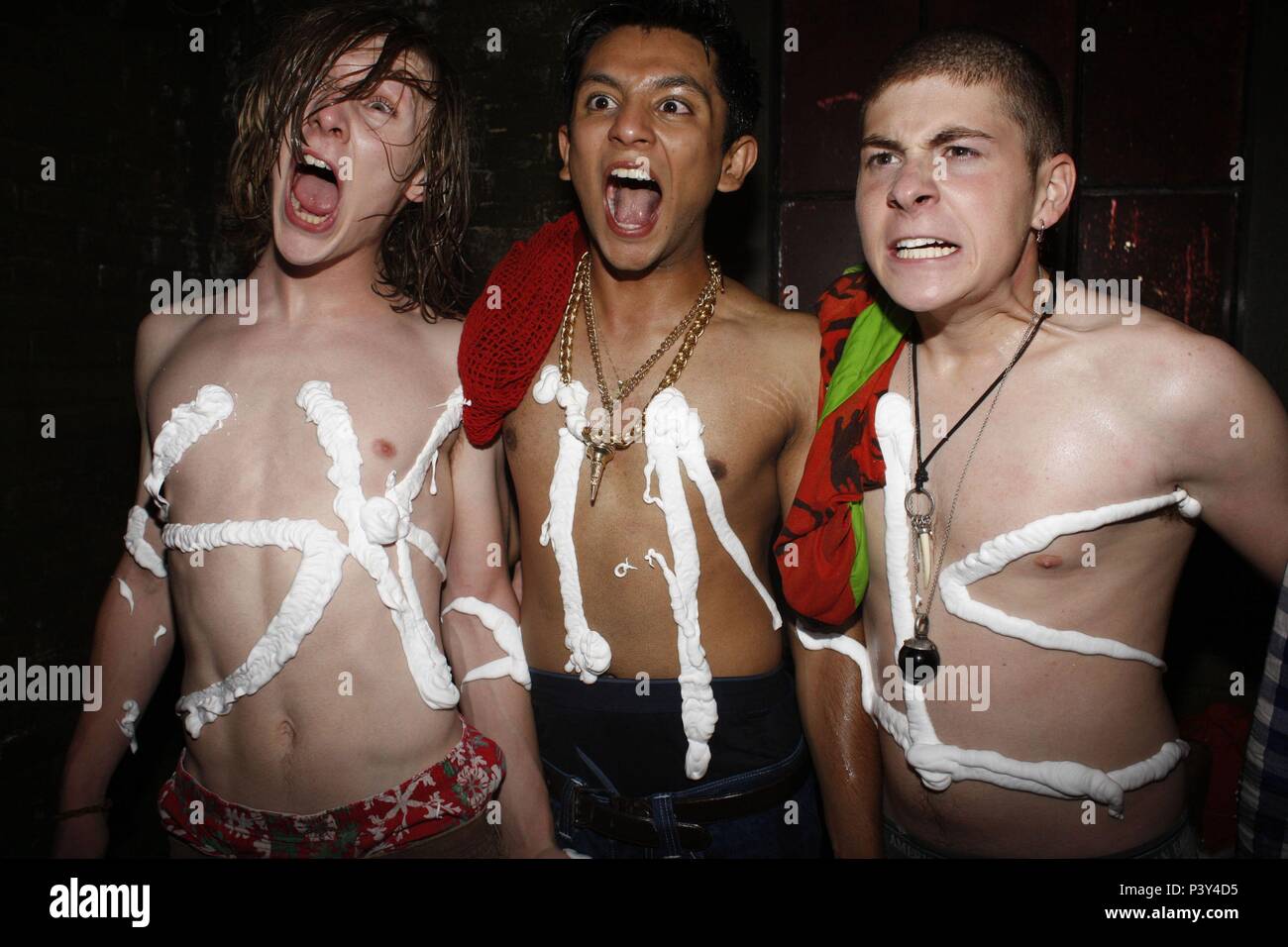 Titre original : SKINS. Titre en anglais : SKINS. Année : 2011. Entreprise : Crédit photos / Album Banque D'Images