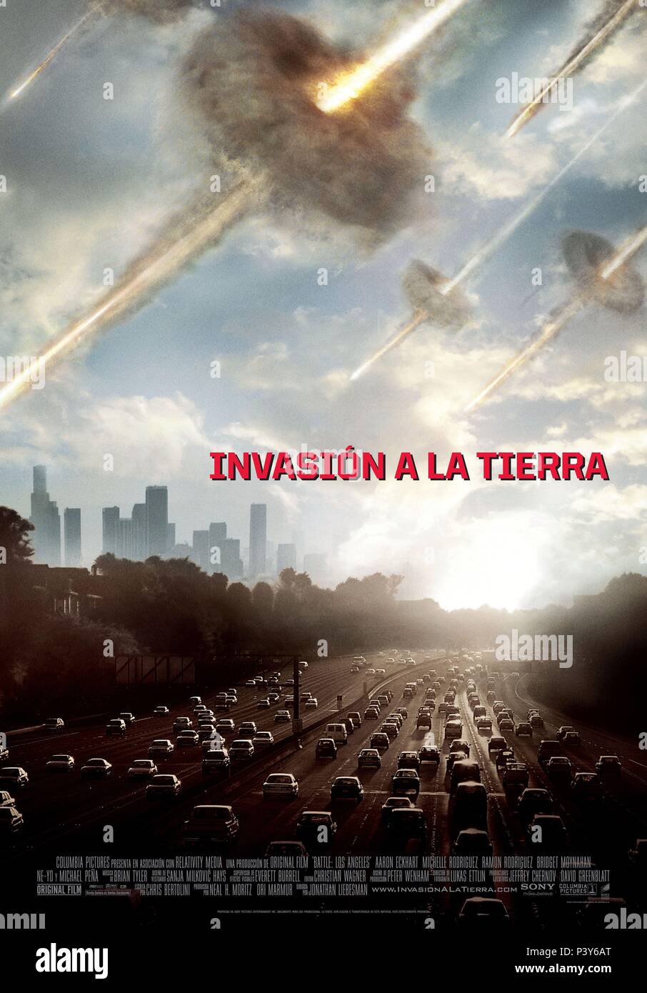 Titre original : BATTLE : LOS ANGELES. Titre en anglais : BATTLE : LOS ANGELES. Directeur : JONATHAN LIEBESMAN Film. Année : 2011. Credit : Columbia Pictures / Album Banque D'Images