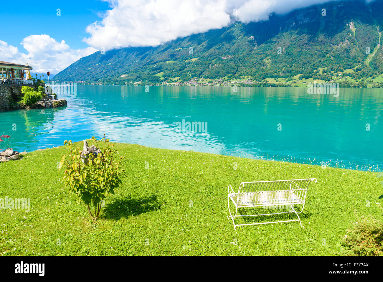 Au lac de Brienz Iseltwald Village - magnifique lac dans les Alpes à  Interlaken, Suisse Photo Stock - Alamy