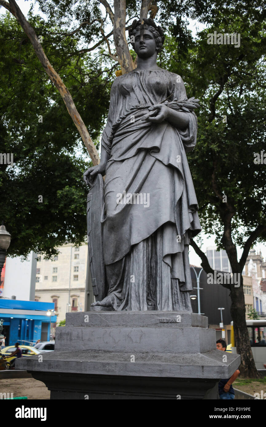 Conjunto de estátuas : UN Justiça, une fidélité, un e Liberdade A União, instaladas na Praça Tiradentes, no Centro do Rio. Comme obras são de ferro fundido de autoria n'escultor francês em feitas Mahurin Moreau, Fundições Francesas do Val d'Osne. Estas esculuras instaladas nos Quatro Cantos da praça, compõe o Conjunto do Monumento a Dom Pedro I, de autoria de Louis Rochet e seu então estagiário Auguste Rodin. Comme tombadas são peças pelo Governo e Estadual fédéral, municipal. Banque D'Images