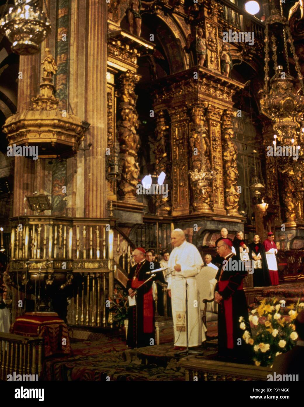 Jean Paul II lors de son discours d'adieu à l'Espagne.. Saint-Jacques de Compostelle.. Cathédrale de La Corogne. Emplacement : CATEDRAL-intérieur, SANTIAGO DE COMPOSTELA, Coruña, ESPAGNE. Banque D'Images
