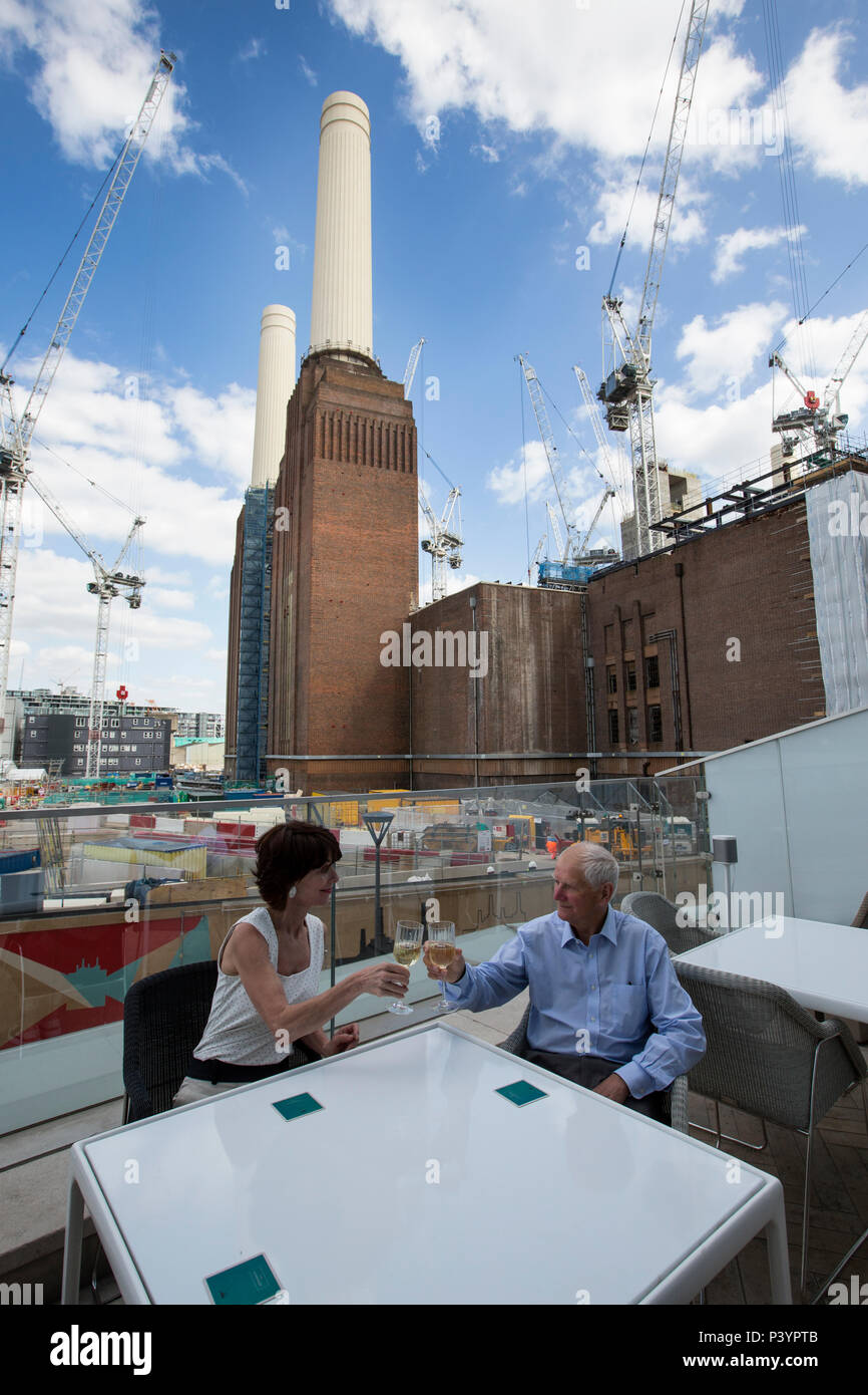 West Village de cirque, Battersea Power Station Phase de développement 1, le sud-ouest de Londres, Angleterre, Royaume-Uni Banque D'Images