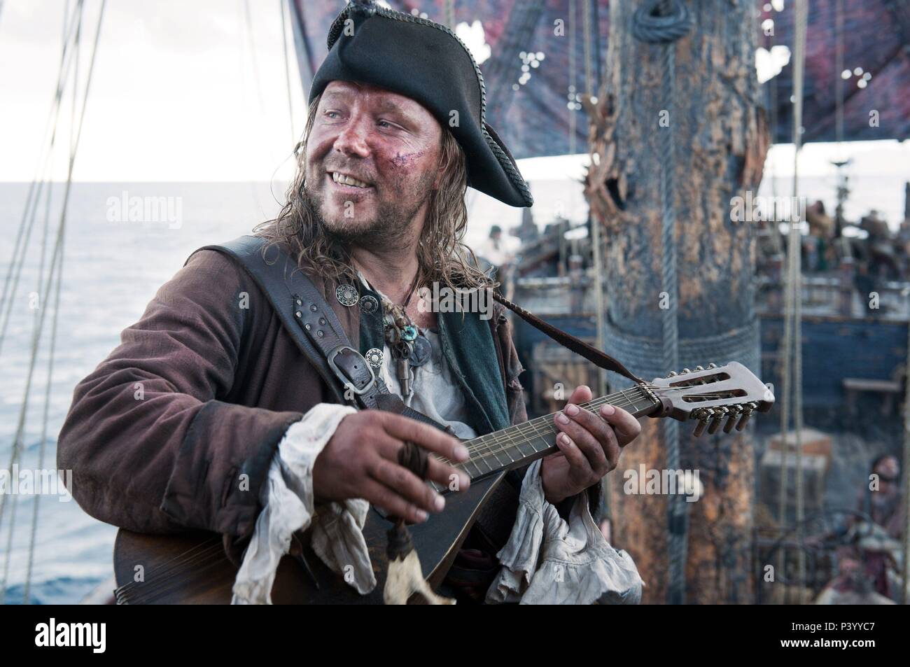 Titre original : PIRATES DES CARAÏBES : SUR STRANGER TIDES. Titre en anglais : PIRATES DES CARAÏBES : SUR STRANGER TIDES. Film Réalisateur : Rob Marshall. Année : 2011. Stars : Stephen Graham. Credit : WALT DISNEY PICTURES / MOUNTAIN, PETER / Album Banque D'Images