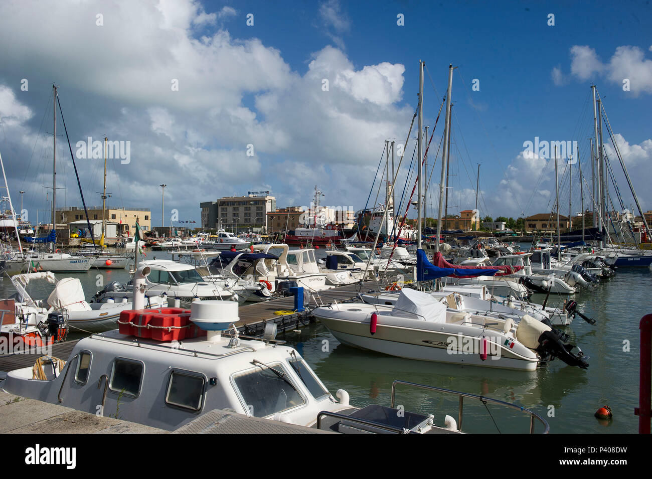 L'Italie, l'Europe, Rome, Fiumicino channel port pour la pêche et la navigation de plaisance. Banque D'Images