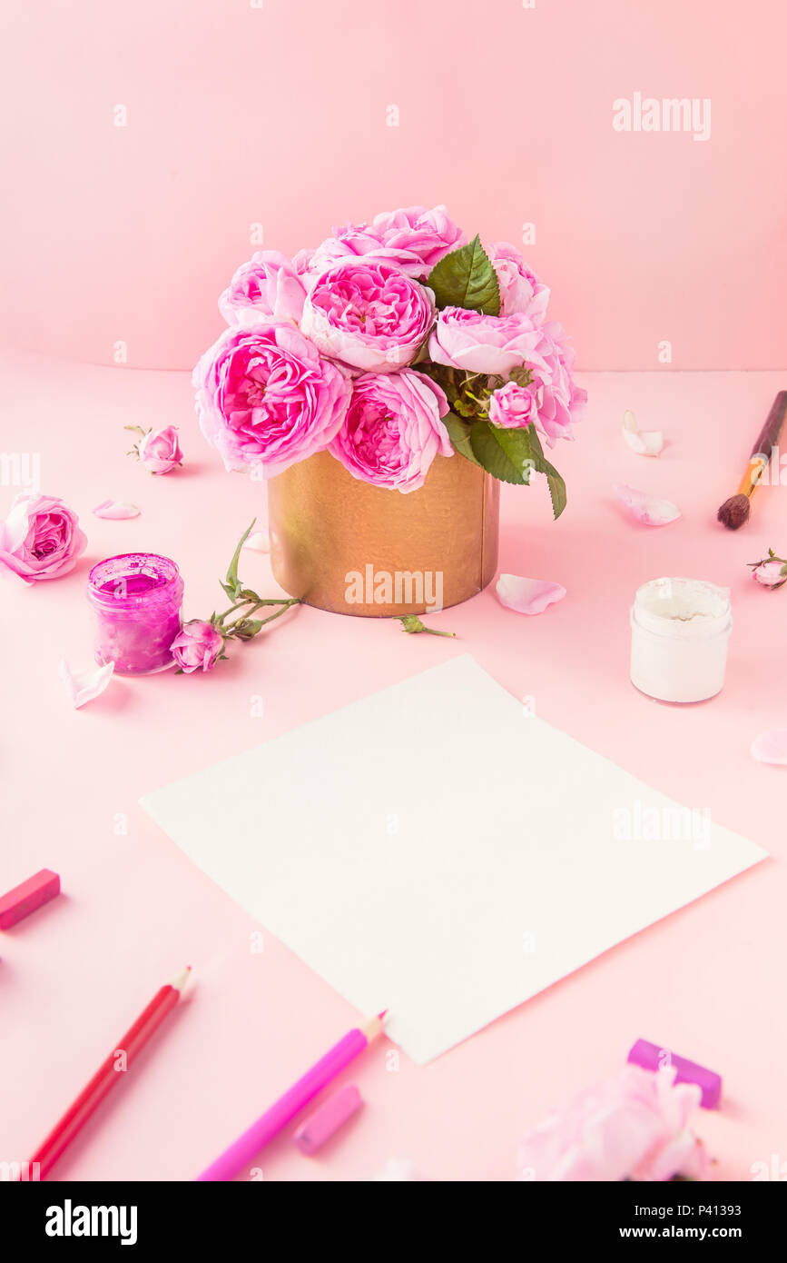 Plateau Rose Bouquet De Roses Vintage En Pot Et Matériel D