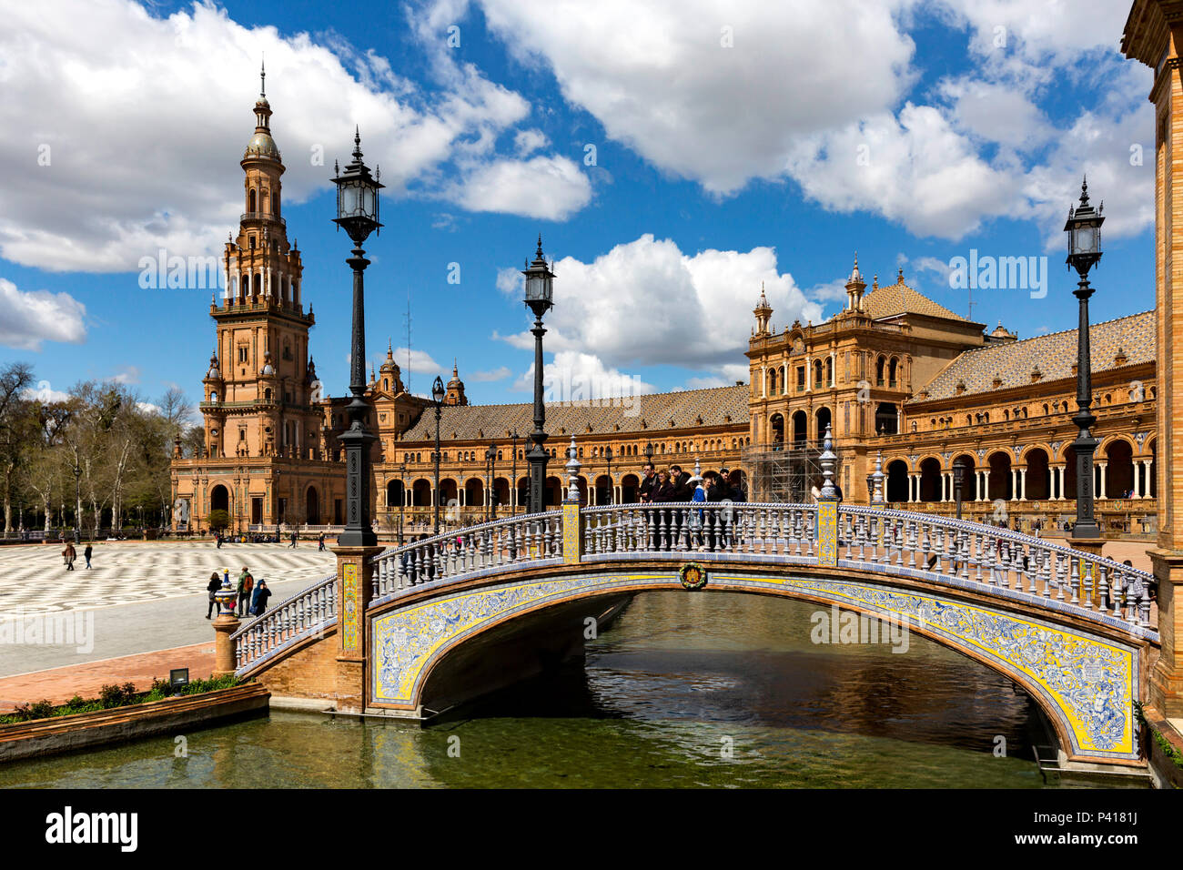 Plaza de Espana et les ponts du canal, Séville, Andalousie, espagne. Banque D'Images