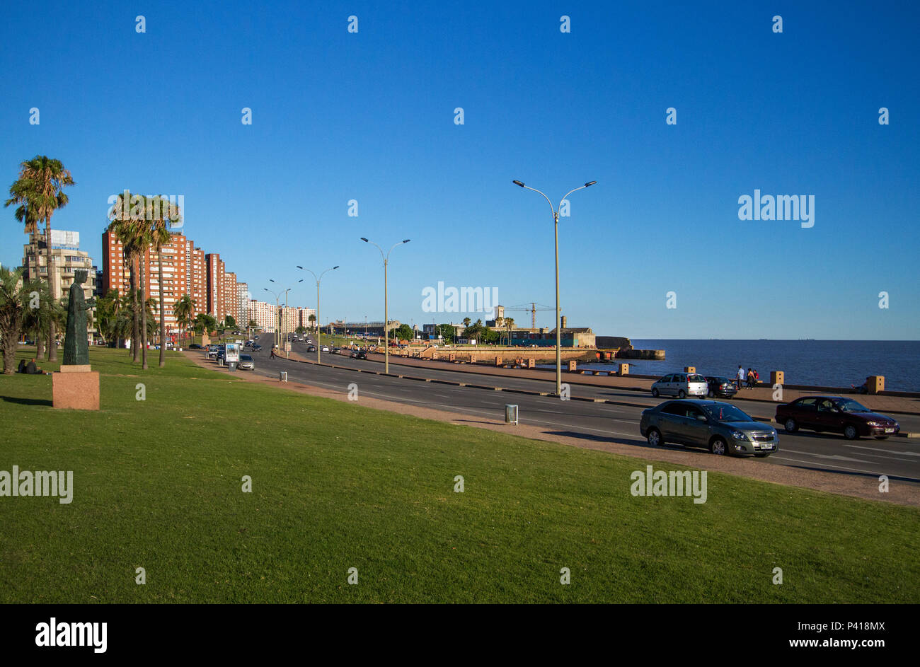 - Montevidéu Aracati Orla Orla do Rio da Prata Montevidéu Montevideo Uruguay Montevidéu Aracati Avenida de América do Sul Banque D'Images