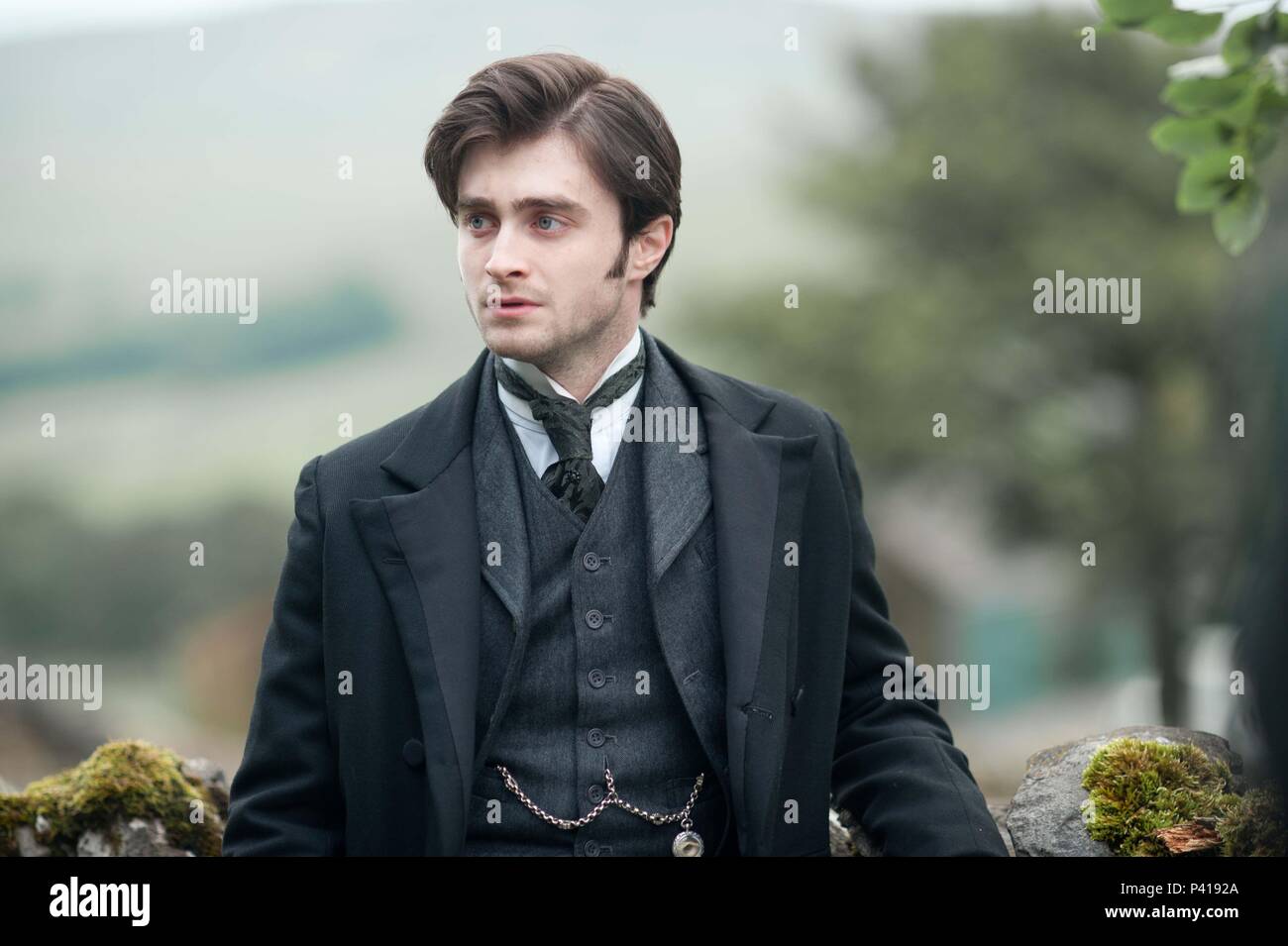 Titre original : The Woman in Black. Titre en anglais : The Woman in Black. Directeur de film : James Watkins. Année : 2012. Stars : Daniel Radcliffe. Credit : ALLIANCE FILMS/CROSS CREEK PICTURES / Album Banque D'Images