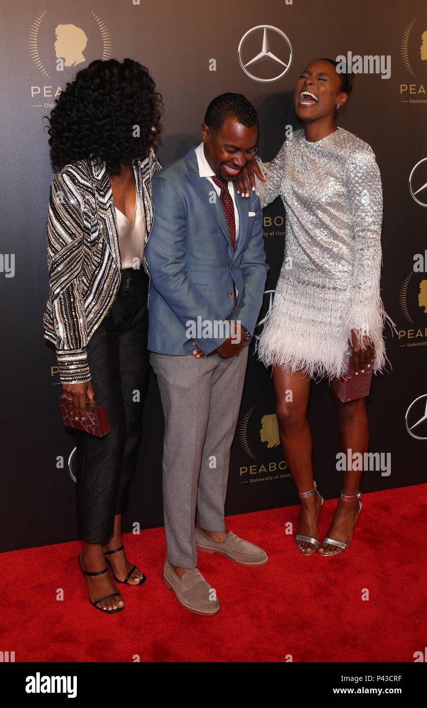 La 77e remise des prix Peabody annuelle, tenue au Cipriani Wall Street à New York. Avec : Yvonne Orji, Prentice Penny, Issa Rae Où : New York City, New York, United States Quand : 19 mai 2018 Credit : Derrick Saleurs/WENN.com Banque D'Images