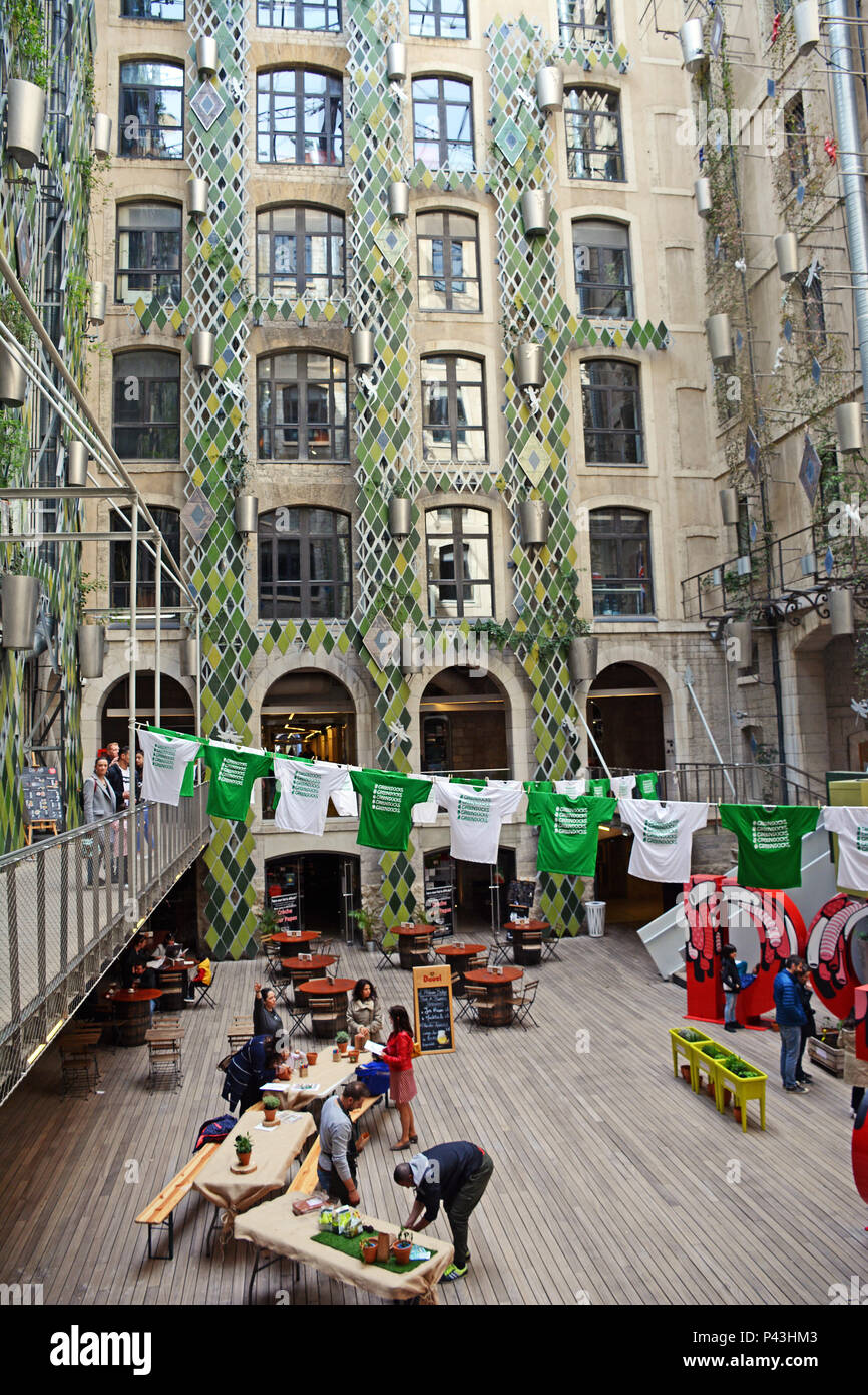 Les Docks, village restauré vieux docks ( business and trade center ), quartier de la Joliette, Marseille, Bouches-du-Rhône, , France Banque D'Images