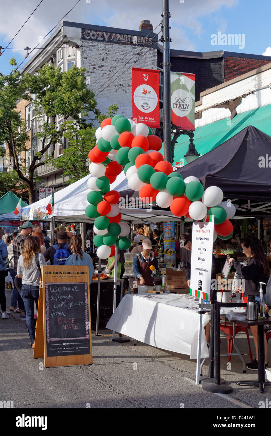 Café en plein air sont à jour italien 2018 célébrations à Commercial Drive, Vancouver, BC, Canada Banque D'Images