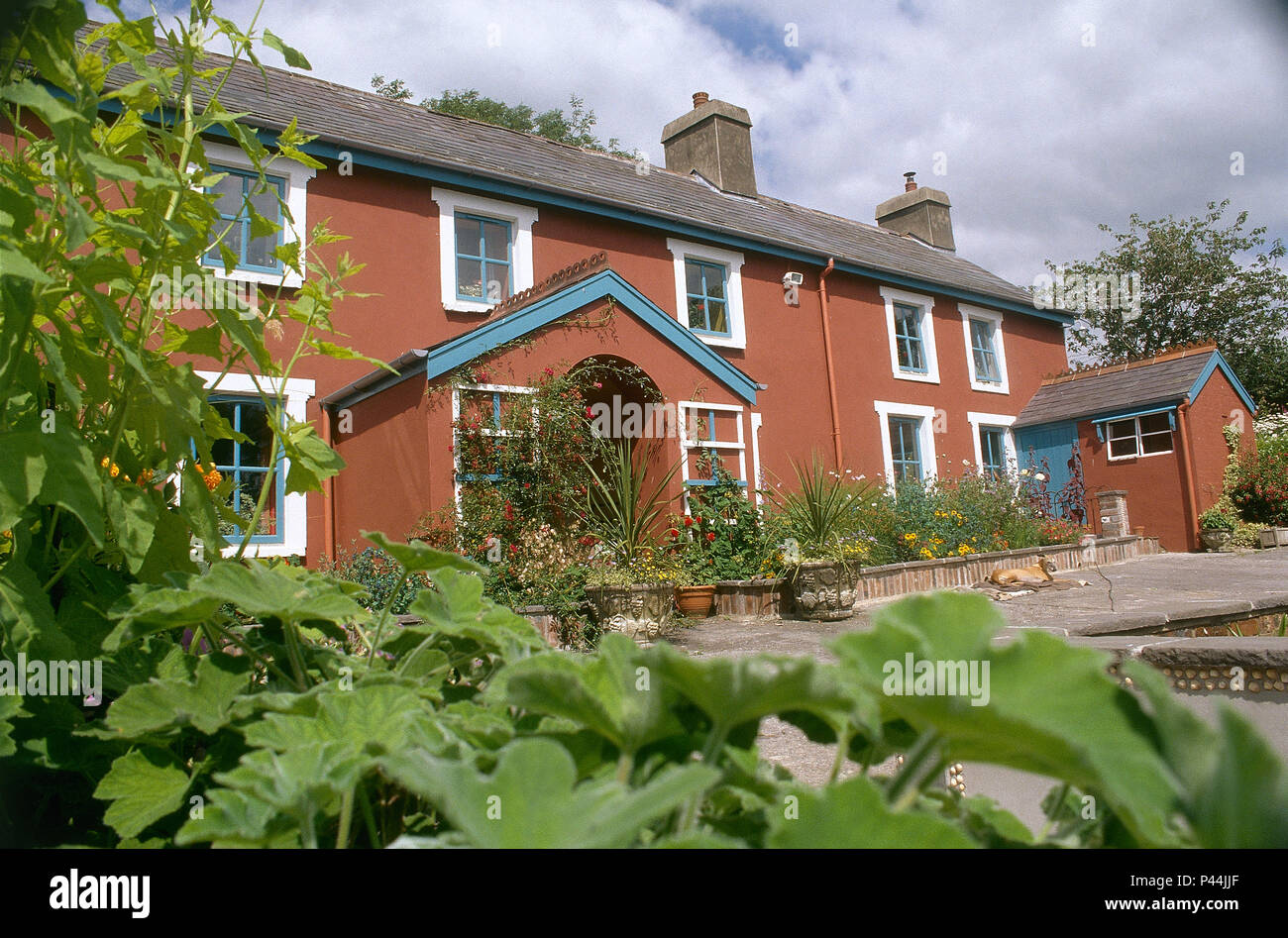 Extérieur de maison de campagne victorienne, crerated à partir de deux cottages Banque D'Images