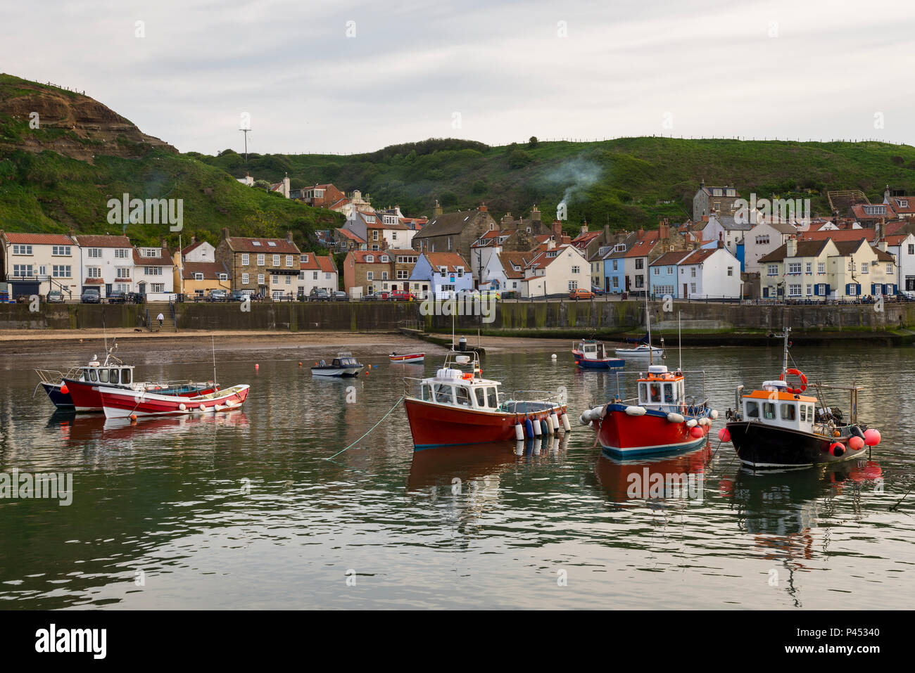 Staithes Harbour sur la côte nord-est de l'Angleterre. Un village historique et pittoresque dans le Yorkshire du Nord. Banque D'Images