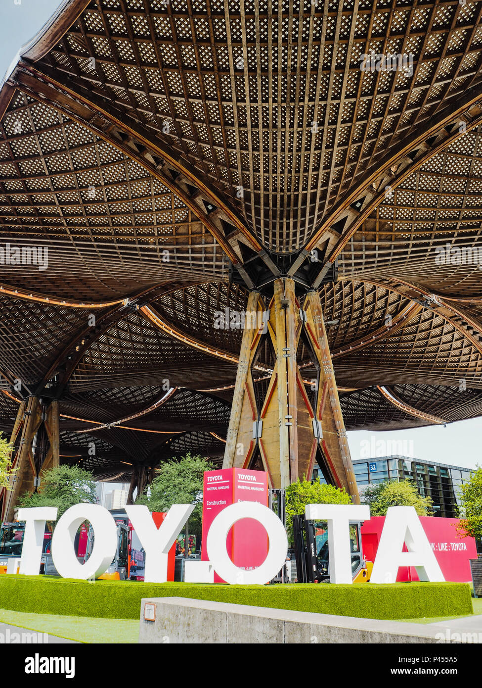 Hanovre, Allemagne - Avril 2018 : grand stand de Toyota Material Handling au CeMAT 2018 Banque D'Images