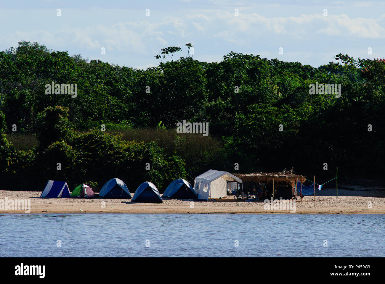 Acampamento Praia Pescadores Rio Araguaia durante Pesca. ARAGUAIA RIO/GO, Brasil 24/09/2013. (Foto : David Santos Jr / Fotoarena) Banque D'Images