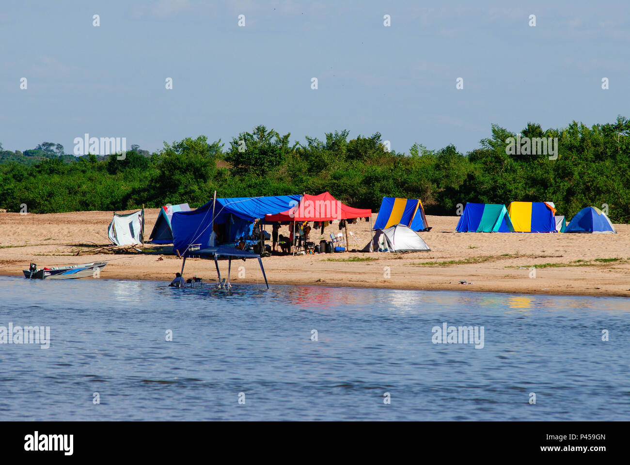 Acampamento Praia Pescadores Rio Araguaia durante Pesca. ARAGUAIA RIO/GO, Brasil 24/09/2013. (Foto : David Santos Jr / Fotoarena) Banque D'Images