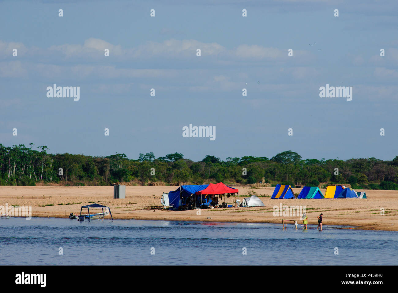 Acampamento Praia Pescadores Rio Araguaia durante Pesca. ARAGUAIA RIO/GO, Brasil 24/09/2013. (Foto : David Santos Jr / Fotoarena) Banque D'Images