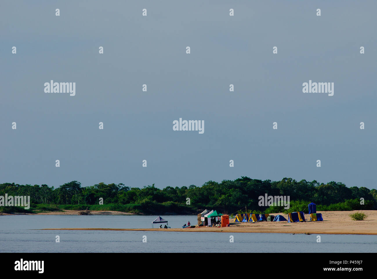 Acampamento Praia Pescadores Rio Araguaia durante Pesca. ARAGUAIA RIO/GO, Brasil 24/09/2013. (Foto : David Santos Jr / Fotoarena) Banque D'Images