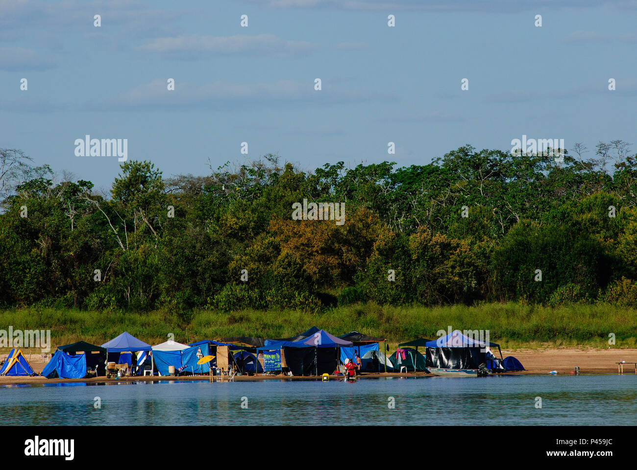 Acampamento Praia Pescadores Rio Araguaia durante Pesca. ARAGUAIA RIO/GO, Brasil 24/09/2013. (Foto : David Santos Jr / Fotoarena) Banque D'Images