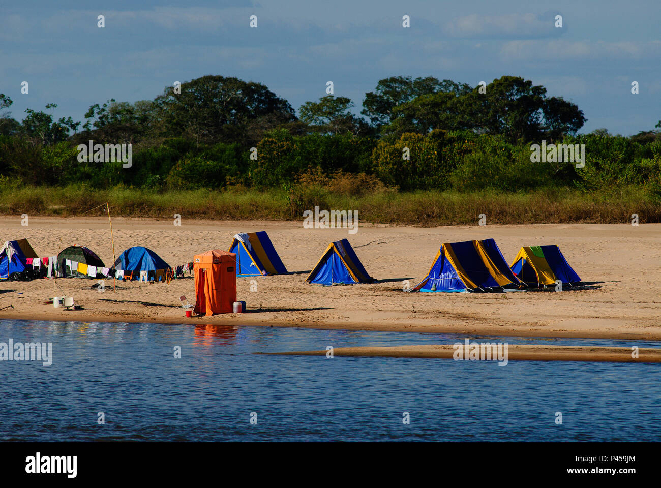 Acampamento Praia Pescadores Rio Araguaia durante Pesca. ARAGUAIA RIO/GO, Brasil 24/09/2013. (Foto : David Santos Jr / Fotoarena) Banque D'Images