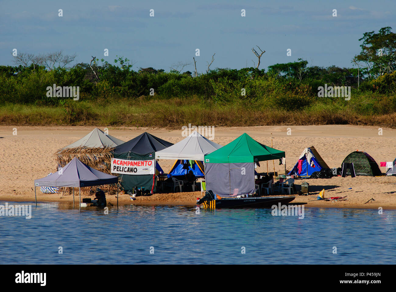 Acampamento Praia Pescadores Rio Araguaia durante Pesca. ARAGUAIA RIO/GO, Brasil 24/09/2013. (Foto : David Santos Jr / Fotoarena) Banque D'Images