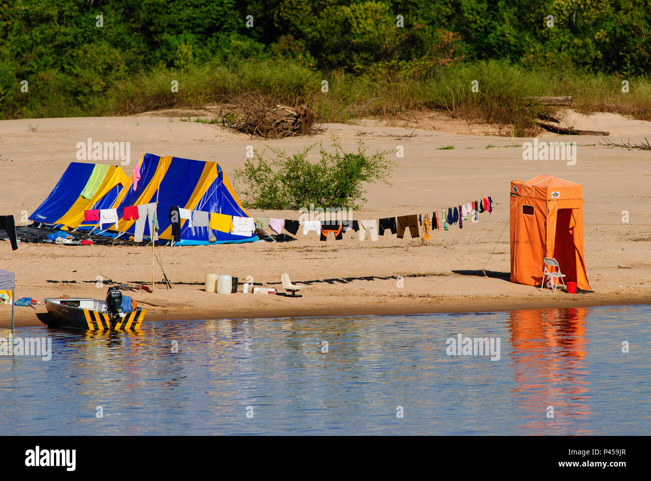Acampamento Praia Pescadores Rio Araguaia durante Pesca. ARAGUAIA RIO/GO, Brasil 24/09/2013. (Foto : David Santos Jr / Fotoarena) Banque D'Images