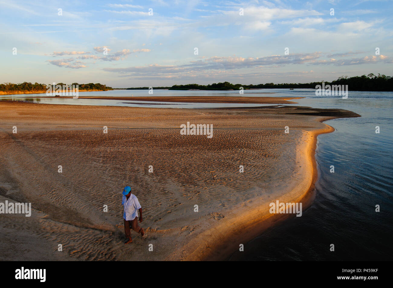 Barco Pescador Praia Rio Araguaia durante Pesca. ARAGUAIA RIO/GO, Brasil 24/09/2013. (Foto : David Santos Jr / Fotoarena) Banque D'Images