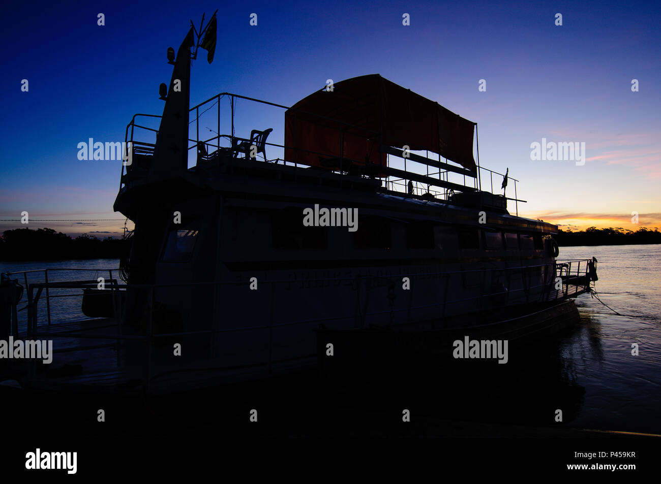 Barco Pescador Praia Rio Araguaia durante Pesca. ARAGUAIA RIO/GO, Brasil 24/09/2013. (Foto : David Santos Jr / Fotoarena) Banque D'Images
