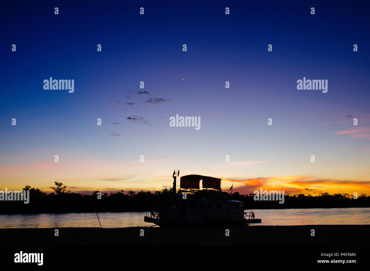 Barco Pescador Praia Rio Araguaia durante Pesca. ARAGUAIA RIO/GO, Brasil 24/09/2013. (Foto : David Santos Jr / Fotoarena) Banque D'Images