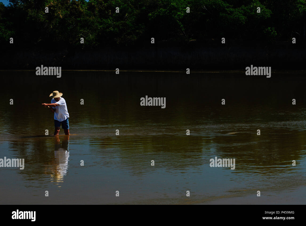 Barco Pescador Praia Rio Araguaia durante Pesca. ARAGUAIA RIO/GO, Brasil 24/09/2013. (Foto : David Santos Jr / Fotoarena) Banque D'Images