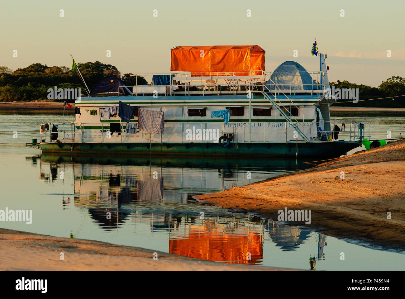 Barco Pescador Praia Rio Araguaia durante Pesca. ARAGUAIA RIO/GO, Brasil 24/09/2013. (Foto : David Santos Jr / Fotoarena) Banque D'Images