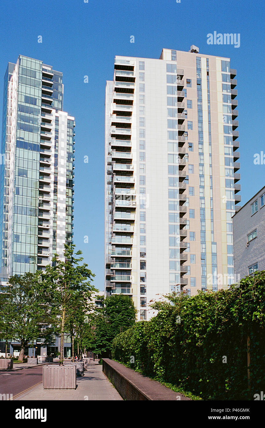 La nouvelle Skyline Appartements de Woodberry Down, North London UK, vu de la rue Banque D'Images