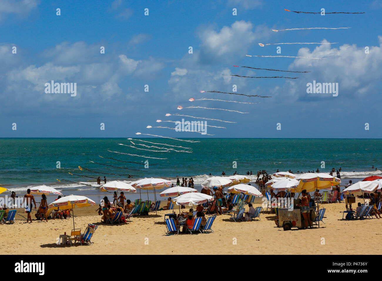 RECIFE, PE - 10/01/2015 : PROJETO VERÃO REC EM RECIFE - Moradores do Recife e os turistas que visitam a cidade, tem mais opções gratuitas de lazer. Programação Uma especial para montada foi une Orla de Boa Viagem amendements próximos quatro domingos. Local O conta com diferentes atividades ao logo de 250 mètres de l'Avenida do nas proximidades segundo Jardim. Temr apresentações musicais, Exibição de filmes e autres services distribuídos entre os polos, culturelles, Infantil e Esportivo de Saúde e bem-estar. (Foto : Carlos Ezequiel Vannoni / Agência JCM / Fotoarena ) Banque D'Images