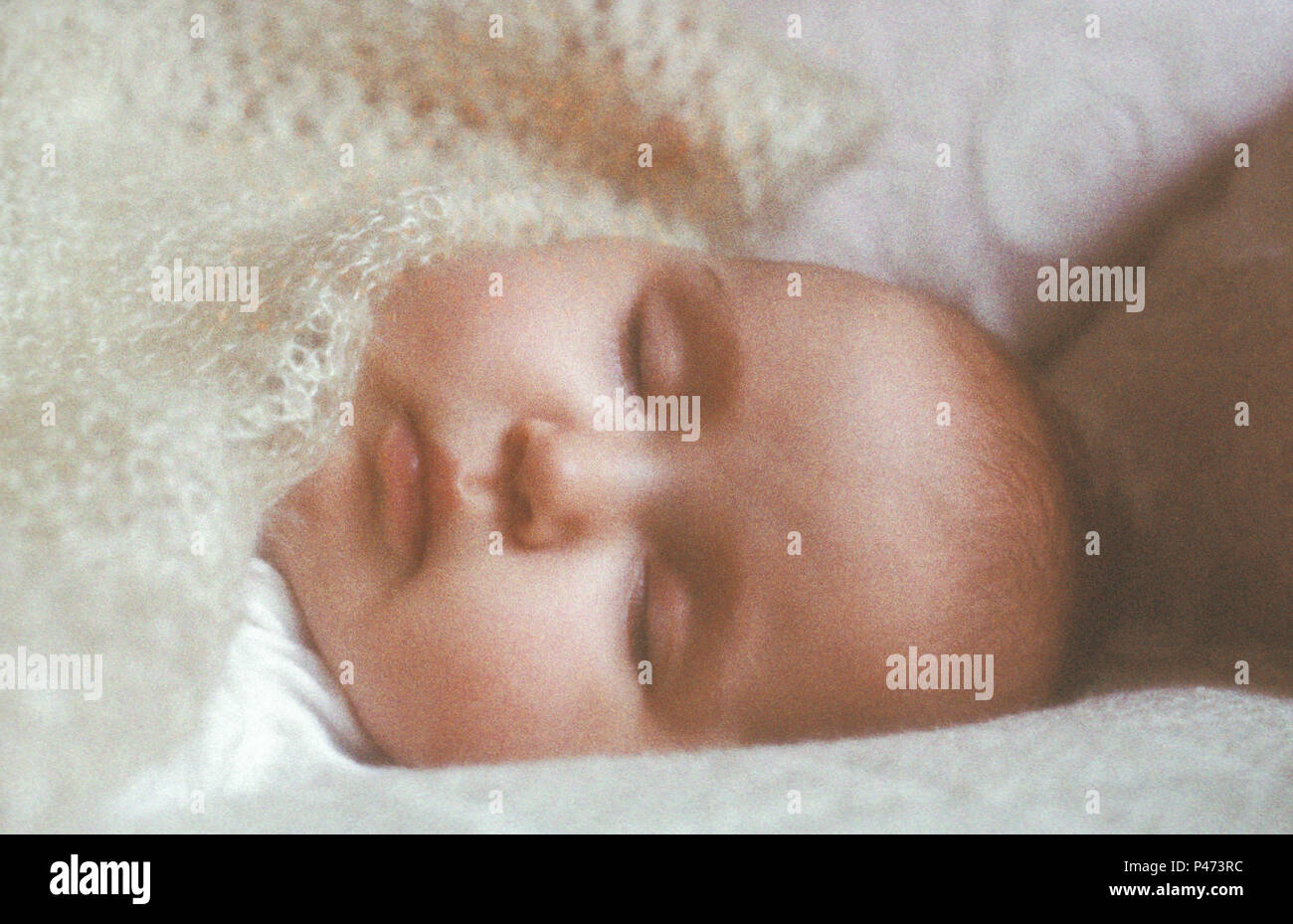 Close up of sleeping baby, 2 mois Banque D'Images