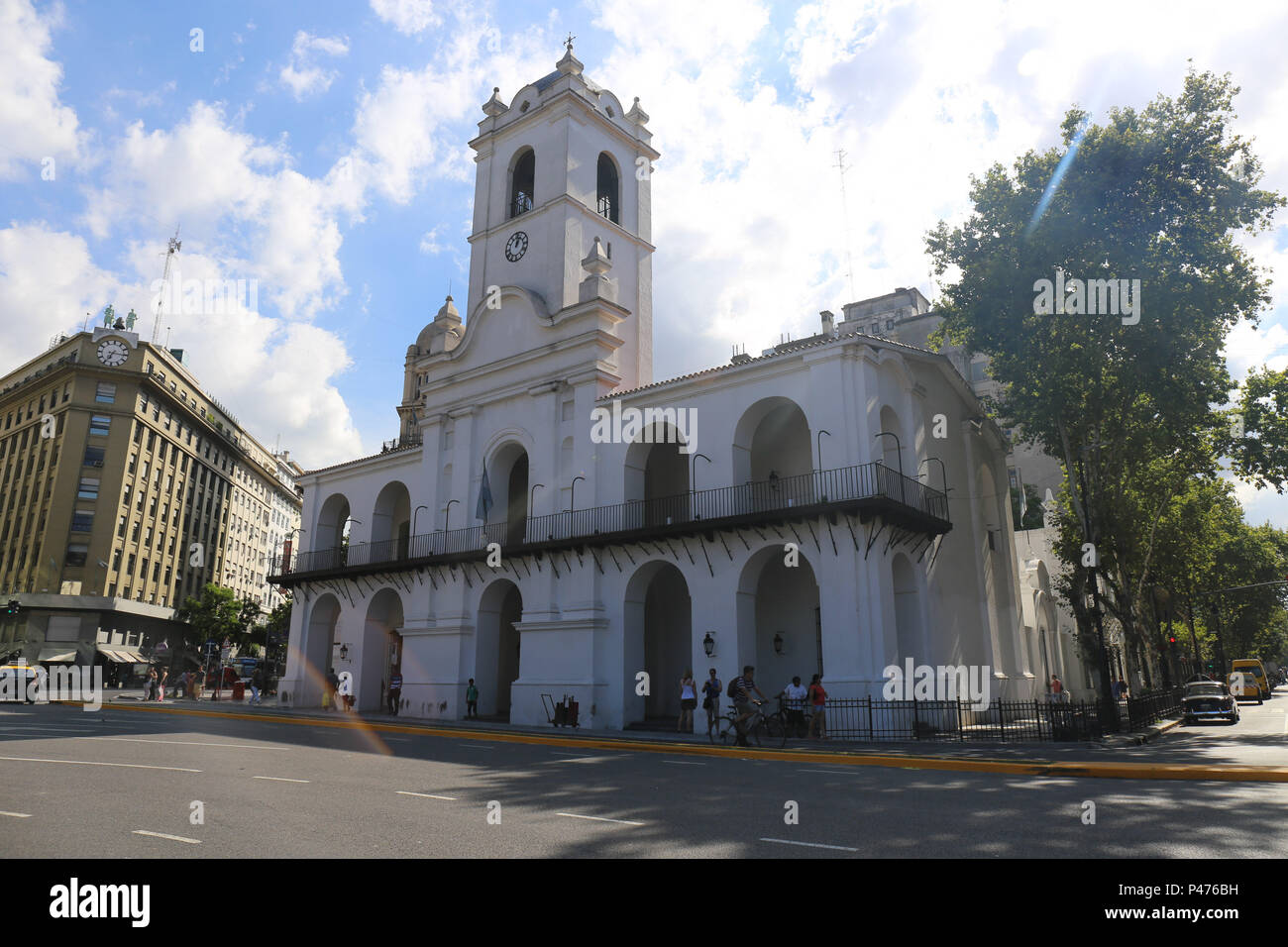 BUENOS AIRES, ARGENTINE - 16/01/2015 : CABILDO - O Cabildo de Buenos Aires é um edifício histórico localizado na Praça de Maio da capitale argentine. Durante un coloniale época, o edifício foi sede n'encarregado cabildo de representar cidade un front à metrópole, com plusieurs fonctions jurídicas e administrativas, de servir de além. www O Cabildo de Buenos Aires mais cobrou importância a partir da criação em 1776 n'Vice-Reino do Rio da Prata, cuja ère capitale Buenos Aires. Pas de foi da Cidade cabildo que foi declarada a Revolução de Maio de 1810, primeiro passo da Independência de zezo países da r Banque D'Images