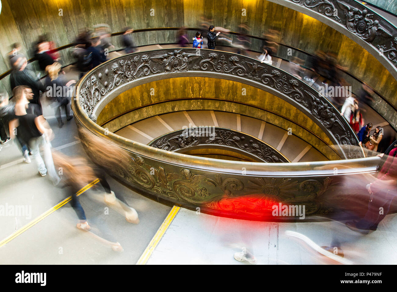 Escada espiral pas d'espace intérieur n'Museu do Vaticano. Cidade do Vaticano, Vaticano - 28/12/2012. Foto : Ricardo Ribas / Fotoarena Banque D'Images