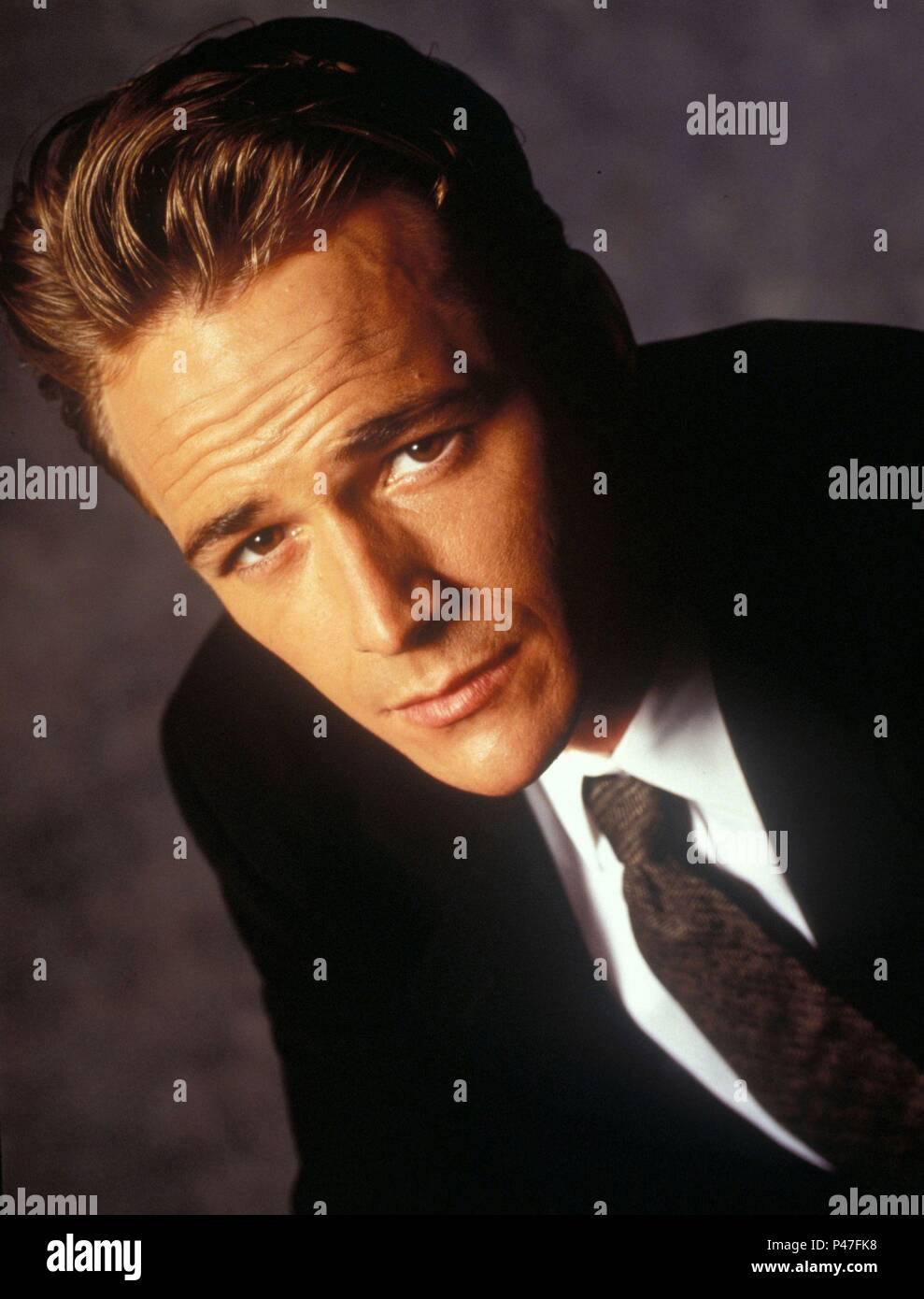 Titre original : BEVERLY HILLS, 90210. Titre en anglais : BEVERLY HILLS, 90210. Année : 1990. Stars : LUKE PERRY. Credit : FOX/BROADCASTING CO. / Album Banque D'Images