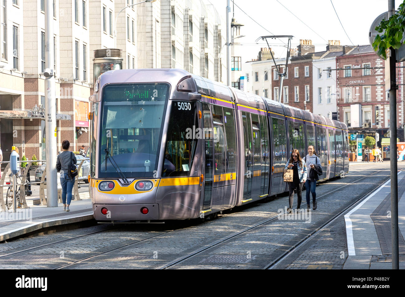 Tramway Luas/système de transport ferroviaire léger, St Stephen's Green, Dublin, République d'Irlande Banque D'Images