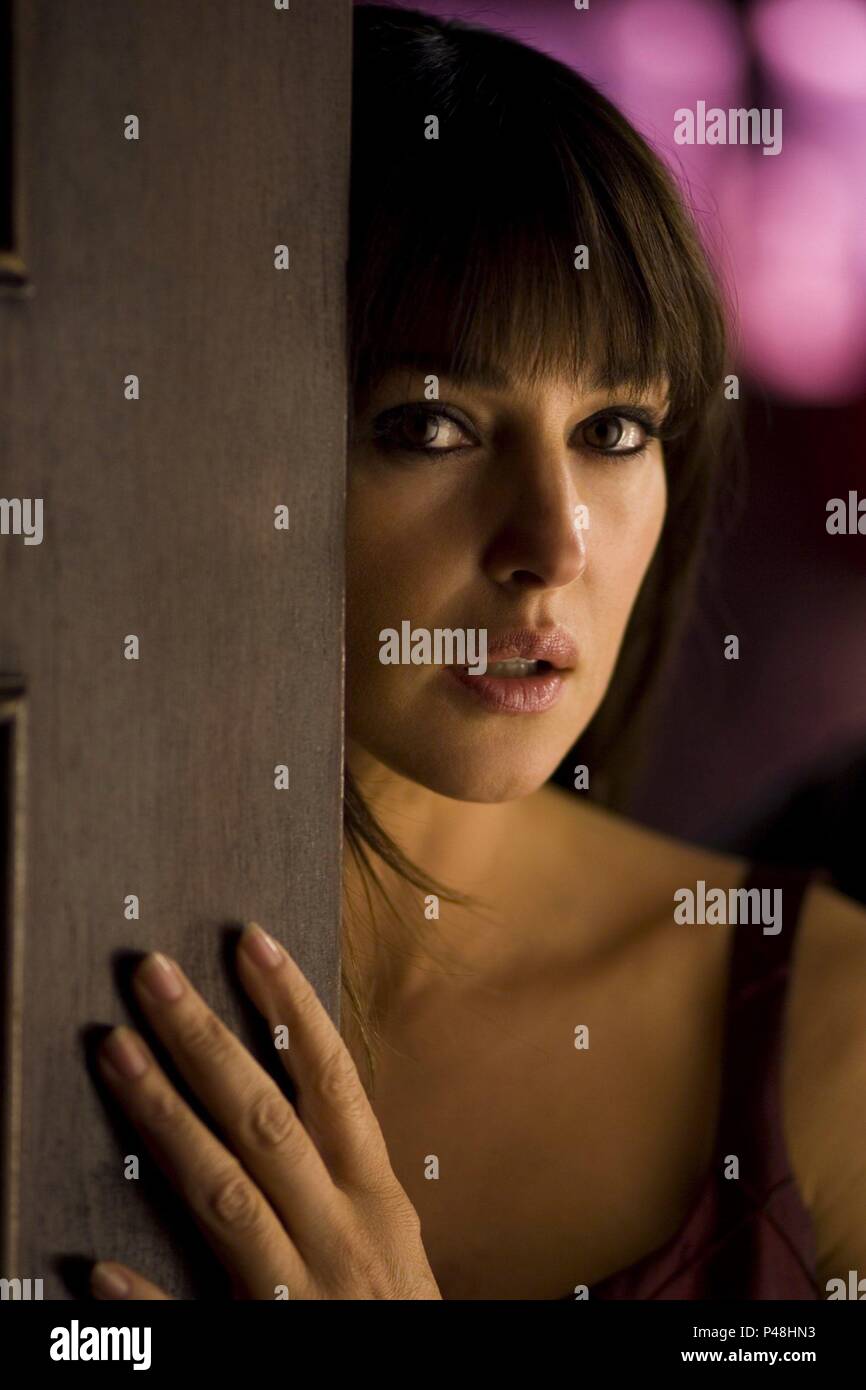 Titre original : shoot'em up. Titre en anglais : shoot'em up. Film Réalisateur : Michael Davis. Année : 2007. Stars : Monica Bellucci. Credit : New Line Cinema/ANGRY FILMS / Album Banque D'Images