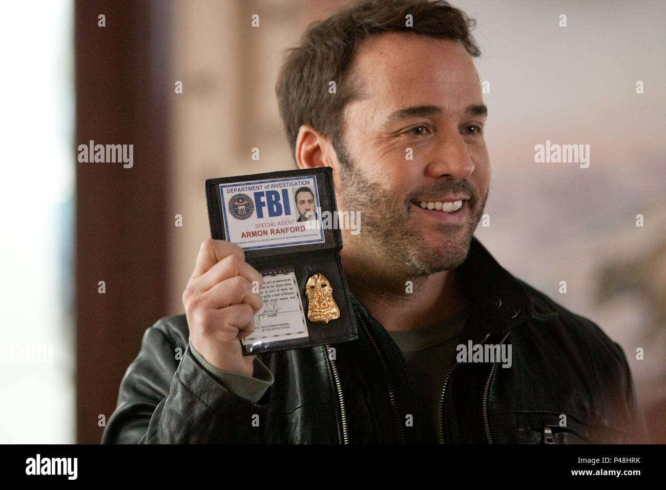 Titre original : Undercover. Titre en anglais : Undercover. Directeur de film : TOM VAUGHAN. Année : 2012. Stars : Jeremy Piven. Credit : SCARLET FIRE ENTERTAINMENT / Album Banque D'Images