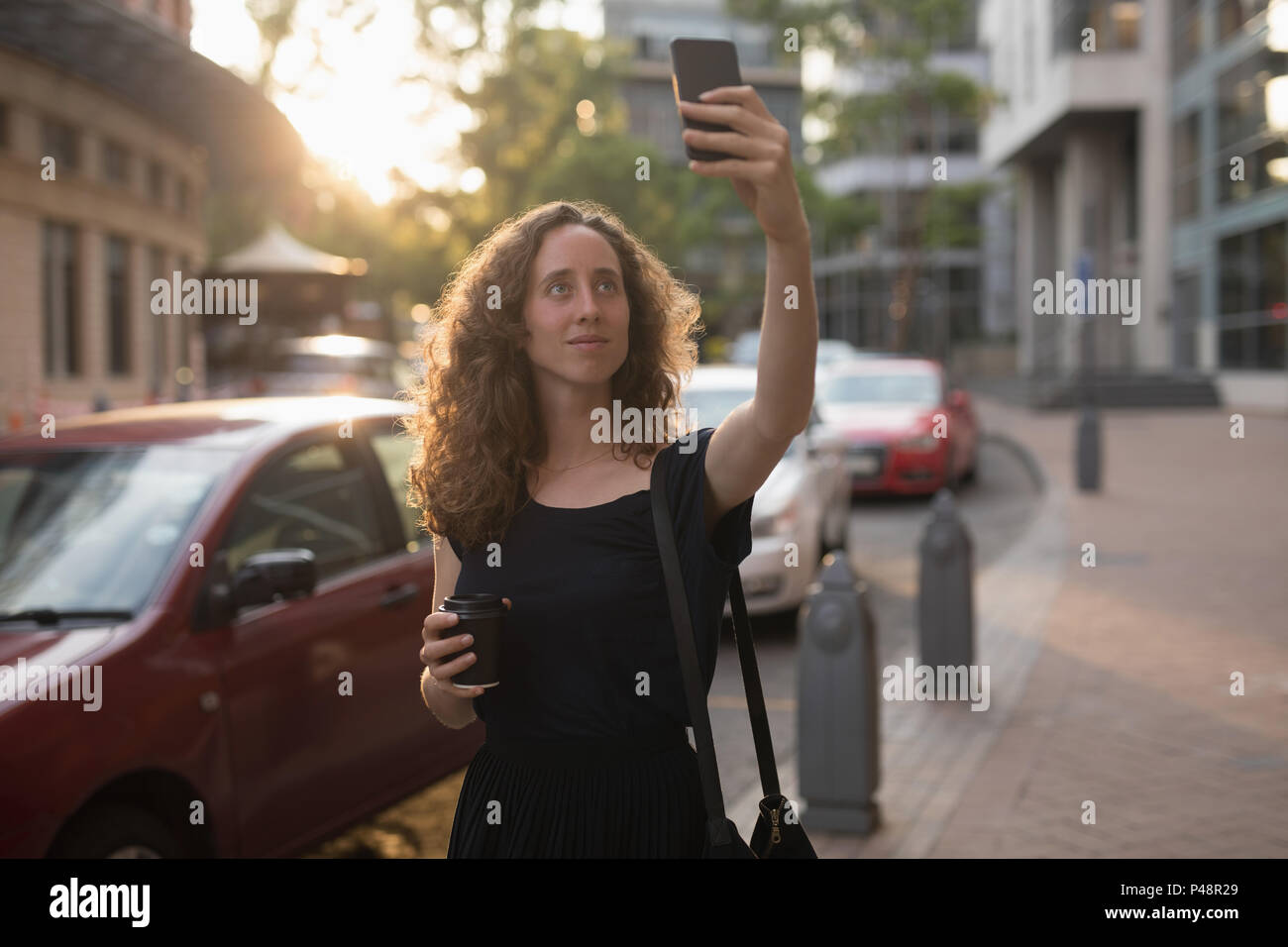 Woman with mobile phone selfies Banque D'Images