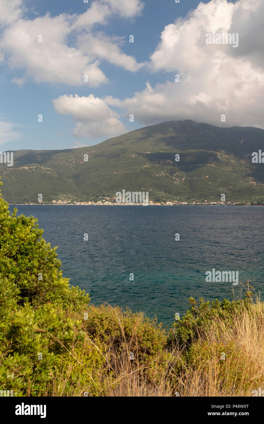 Vue sur Port du village sami, Mer Ionienne, Kefalonia, Grèce Banque D'Images