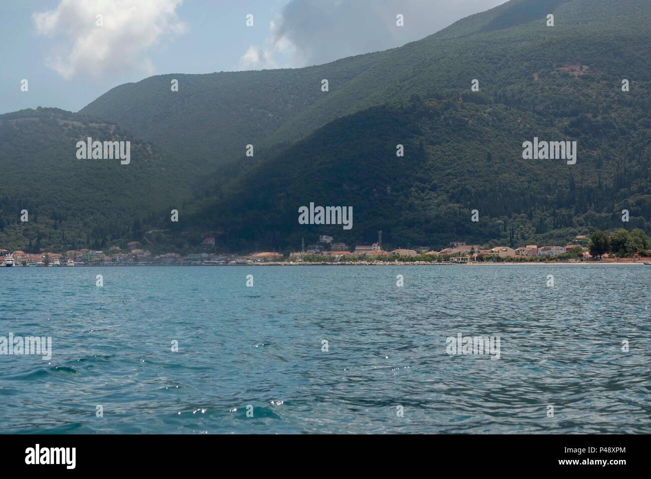 Vue sur Port du village sami, Mer Ionienne, Kefalonia, Grèce Banque D'Images