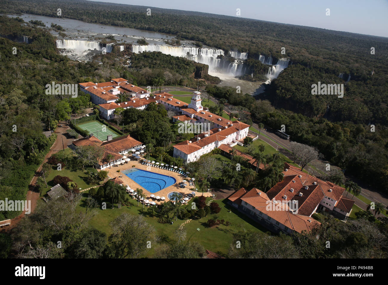 FOZ do Iguaçu, PR - 08.08.2015 - CATARATAS DO IGUAÇU - Vista aérea do Hotel Belmond, pas d'espace intérieur do Parque Nacional do Iguaçu, fronteira entre Brasil e l'Argentine. O Belmond Hotel Das Cataratas é o único hotel localizado dentro do Parque Nacional do Iguaçu, seulement a dois minutos de caminhada para comme Cataratas do Iguaçu, famosas no mundo todo(Foto : André Chaco / Fotoarena) Banque D'Images