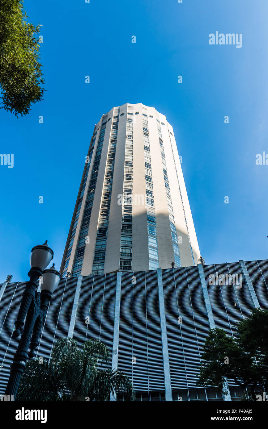 SÃO PAULO, SP - 24.04.2015 : EDIFÍCIO CILÍNDRICO - Edifício cilíndrico em São Paulo. (Foto : Bruno Fernandes / Fotoarena) Banque D'Images